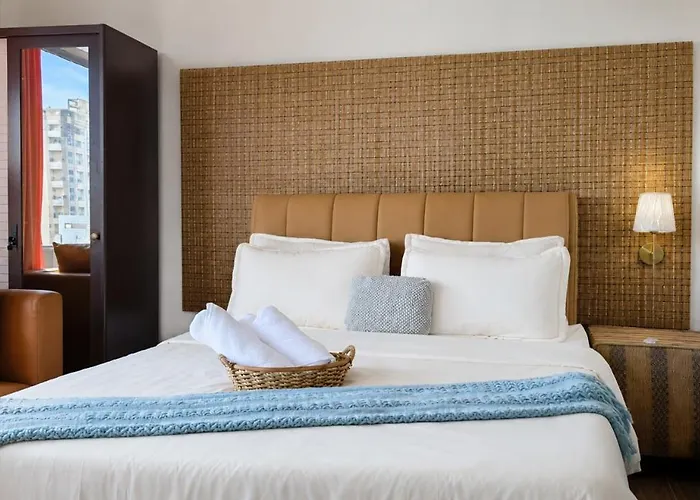8 Adriatico Condotel Sea View Corner Unit Near St Lukes Clinic 3* Manila